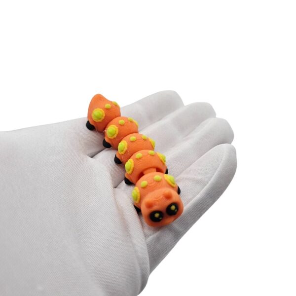 Pomarańczowa Gąsienica | Figurka sonco.pl