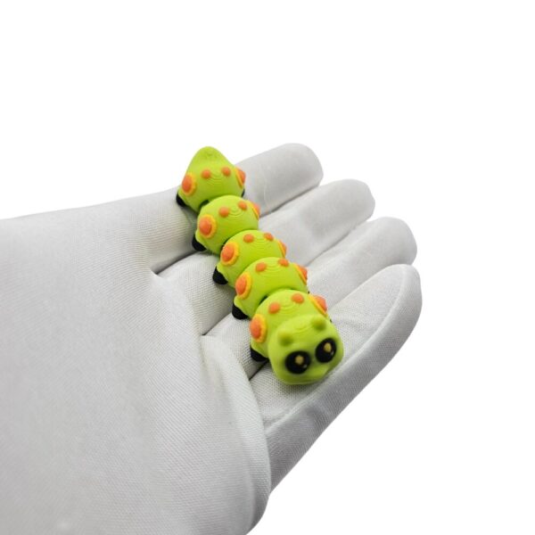 Zielona Gąsienica | Figurka sonco.pl