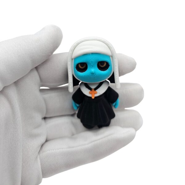 Mała Scary Nun | Figurka sonco.pl