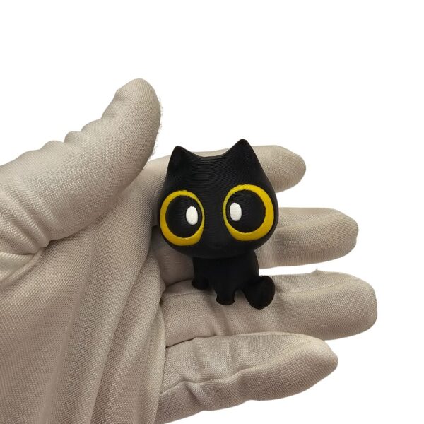 Czarny Kot z Dużymi Oczami | Zwierzak sonco.pl